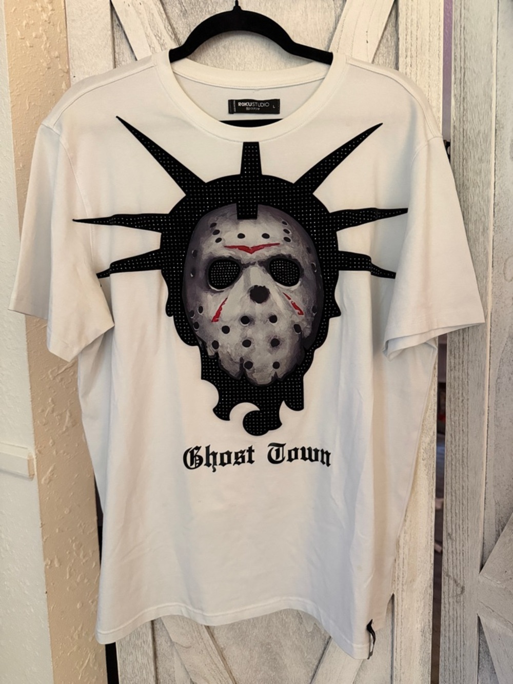 MENS ROKU STUDIO RHINESTONE GHOST TOWN TEE - White T-SHIRT. Size Large